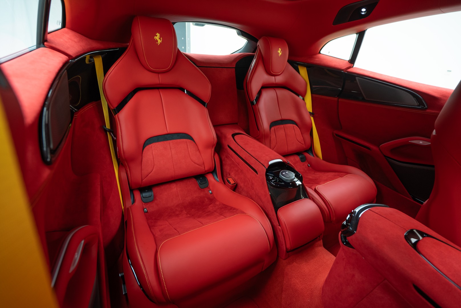 2025 FERRARI PUROSANGUE | FULL CARBON | MAIN DEALER SERVICE | HIGH SPECS |